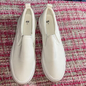 H&M Size 8 White Slip On Shoes thumbnail 5