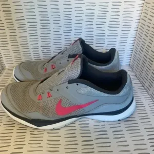 Nike FLEX‎ TR5 women’s size 8 GRAY PINK thumbnail 2
