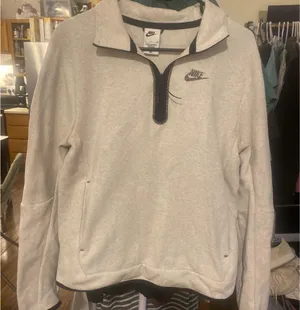 Nike Sweatshirt Women’s Pullover thumbnail 1