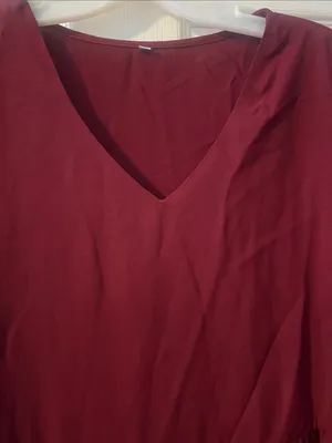 Women’s V-Neck Tiered Dress in Burgundy thumbnail 3