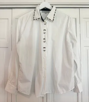 Northern Isles white cotton holly embroidered neckline button down 16 thumbnail 2