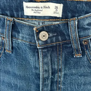Abercrombie & Fitch The‎ Boyfriend Mid Rise Jeans Medium Wash thumbnail 5