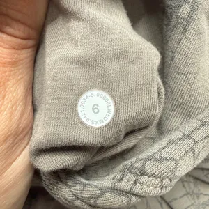 Lululemon Scuba High-Rise Jogger Womens 6 Grey Crackle Print Excellent Fleece thumbnail 4