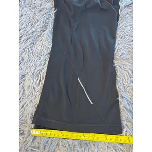 Athleta Black Cropped Yoga Pants Capris Reflective Zipper Pocket Womens Size M thumbnail 2