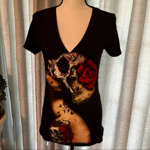 Infamous‎ Womens Size Medium Black Skull Tattoo Roses Short Sleeve Shirt V-neck thumbnail 3