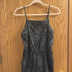 Old navy women’s jumpsuit size medium thumbnail 3