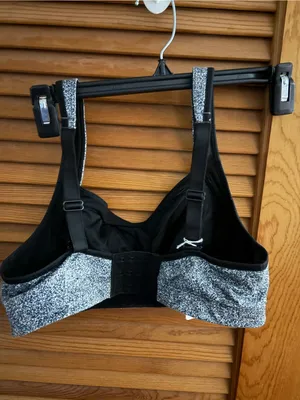 Lululemon Tata Trainer Sports Bra in rio mist white black size 34C thumbnail 4