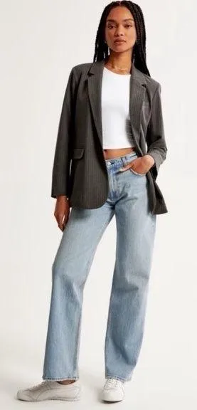 Abercrombie & Fitch The Baggy Low Rise Lightwash Jeans thumbnail 1
