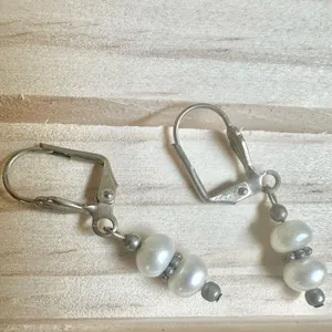 Silver tone pearl vintage drop earrings thumbnail 7