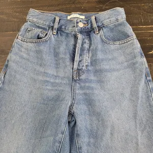 PacSun Women's High-Rise Straight Leg Raw Hem Jeans Blue Size 24 thumbnail 1