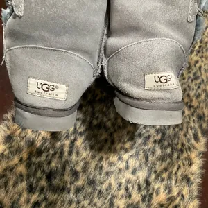UGG ONE‎ BUTTON LEATHER BOOTS Gray Size 6 thumbnail 2