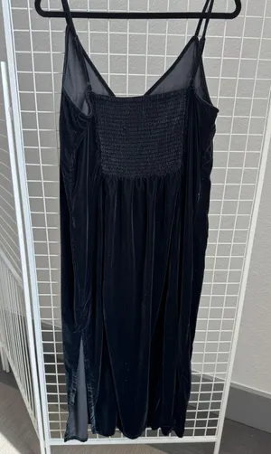 Velvet Dress With Elastic Back And Slit thumbnail 1