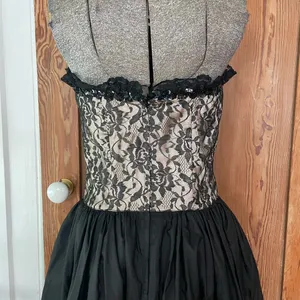 Vntg Gunne Sax Lace Corset Style Sweetheart Ruffled Strapless Gown 11/Modern 6 thumbnail 9