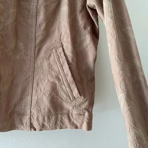 M- croft & barrow Women's Vintage Tan Embroidered Jacket w/‎ Pockets thumbnail 3