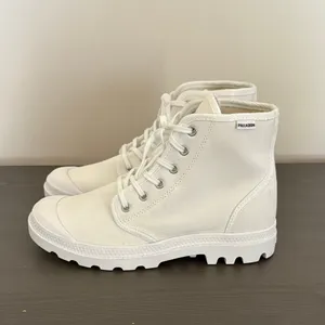 Palladium Pampa Hi Originale High Top Boot White ‎ Mens 7.5 Women’s 9 thumbnail 2