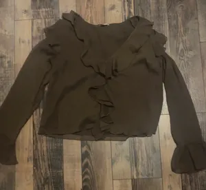 American Eagle Ruffle V-Neck Long Sleeve Top thumbnail 1