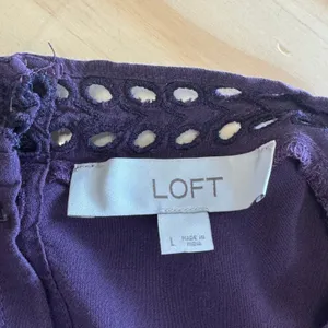 LOFT Purple Sleeveless Eyelet Embroidered Ruffle Blouse Plum Large Whimsical thumbnail 6