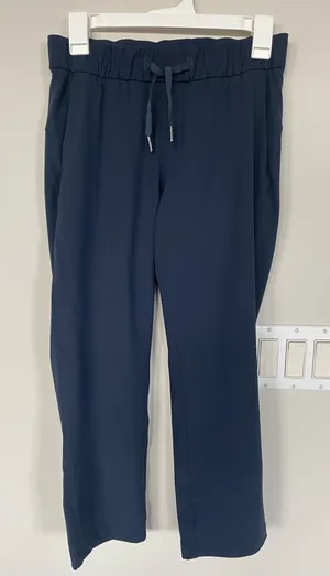 Lululemon On the Fly 7/8 Pant Travel Woven Size 4True Navy 56990 thumbnail 1