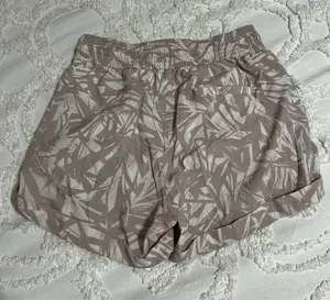 Lululemon Shorts Spring Break Away thumbnail 2