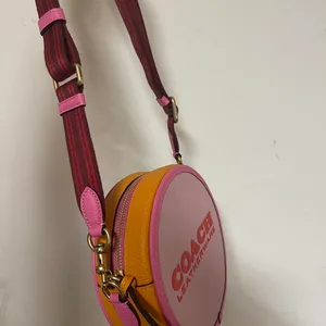 Colorblock Kia Circle Bag thumbnail 7