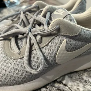 Nike Women's Gray Sneakers thumbnail 5