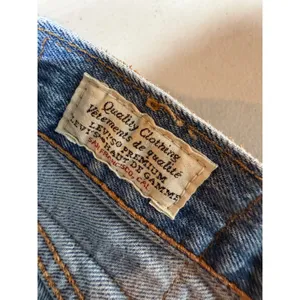 Levi's 501 Bermuda Shorts Womens Sz 30 Blue Distressed Button Fly Denim Classic‎ thumbnail 3