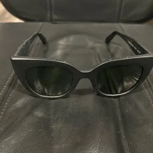 Toms Chic Black Sunglasses with Ray ban case thumbnail 2