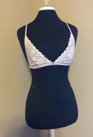 Victoria’s Secret lace bra 💜 thumbnail 1