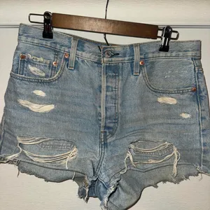Levi's 501 distressed denim shorts size 29  thumbnail 1