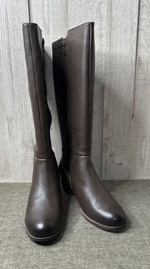 Propet Womens 9.5 Wide Brown Leather Boots Quilted Back Panel Chunky Heel thumbnail 1