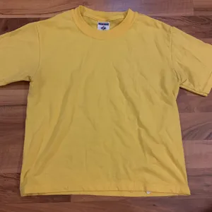 Plain yellow shirt Size XXS thumbnail 1