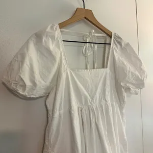 Draper James | Women's Magnolia White Cotton Puff Sleeve Smocked Mini Dress, S thumbnail 4