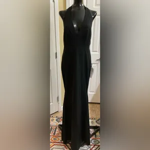 Dress the Population Camden Sleeveless Halter Plunging Gown – Black – Medium thumbnail 4