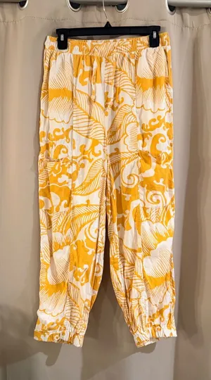 Haute Hippie Yellow & White Printed Relaxed Capris thumbnail 1