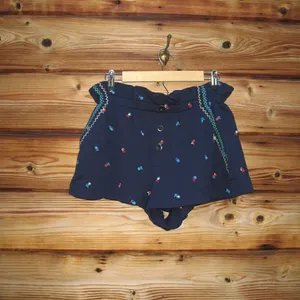 NWT Something Navy Blue Floral Embroidered High Waist Shorts thumbnail 2