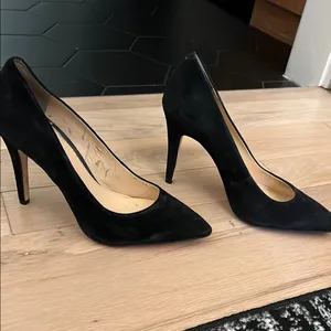 Gianni Bini Black Pointed-Toe Heels thumbnail 2