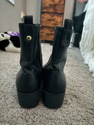 Black boots Size 8 thumbnail 3