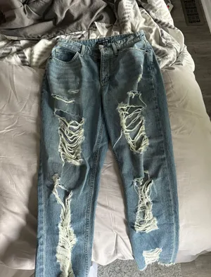 Ripped jeans thumbnail 2