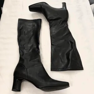 2000s Y2k Vintage Black knee-high fitted faux leather boots square toe kitten 2” heels - Womens 8N thumbnail 2
