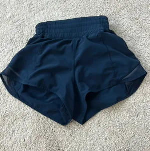 Lululemon Hotty Hot 2.5" thumbnail 1