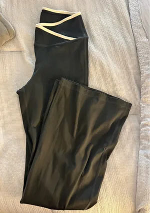 Gilly Hicks Flare Leggings thumbnail 1