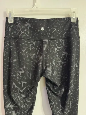 lululemon athletica Black and Gray Galaxy Cropped Leggings Size 4 thumbnail 6