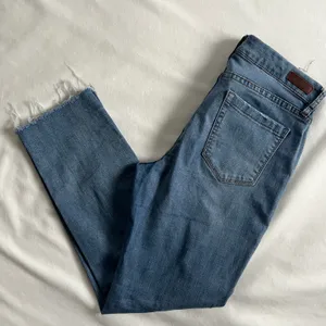 BLANK NYC two-tone split hem mid rise jeans thumbnail 6
