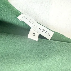 Baltic Born Katya Ruffle Maxi Dress Size Small Evergreen Chiffon thumbnail 10