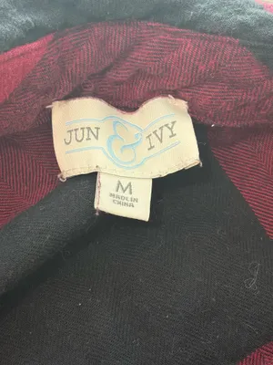 Jun & Ivy Buffalo Plaid Distressed Flannel Shirt Women’s M Red Black Raw Hem thumbnail 3