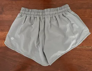 Lululemon Hotty Hot 2.5" Shorts thumbnail 3