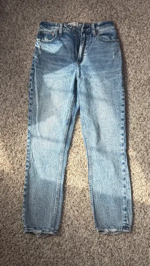 Abercrombie The Mom High-Rise Curve Love Jeans thumbnail 1
