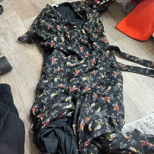 Abercrombie & Fitch black midi wrap dress floral orange and yellow floral size M thumbnail 2