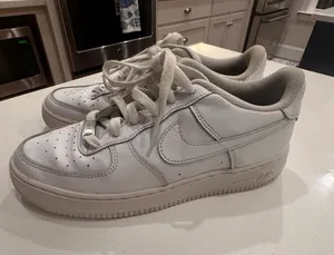 Nike Air Force‎ 1 Low Triple White Sneakers Youth 7Y Women's 8.5 thumbnail 1