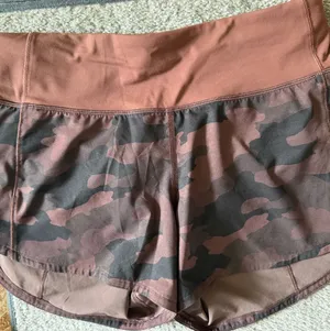 Lululemon Shorts thumbnail 1